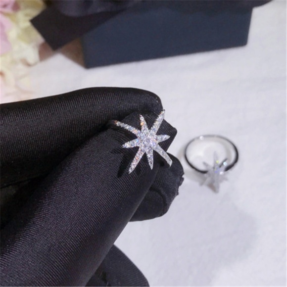 Silver Crystal Star Snowflake‎ Ring - Picture 3 of 8